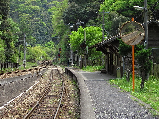 坪尻駅でボンヤリ～_d0152960_22234895.jpg