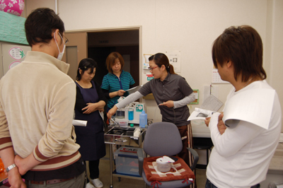 看護師による口腔吸引研修を実施。_a0154110_1132832.jpg