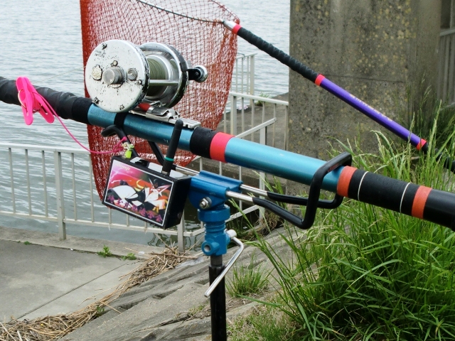 ３９８円の竿掛け 幸せ 楽しい 魚釣り