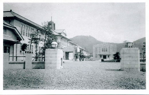 山梨大学工学部正門_f0191673_21213256.jpg