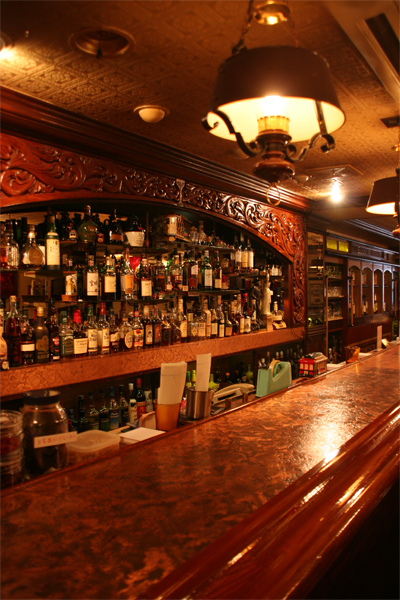 古き良き横浜を感じる Bar ケーブルカー Souvenir Un Deux Trois