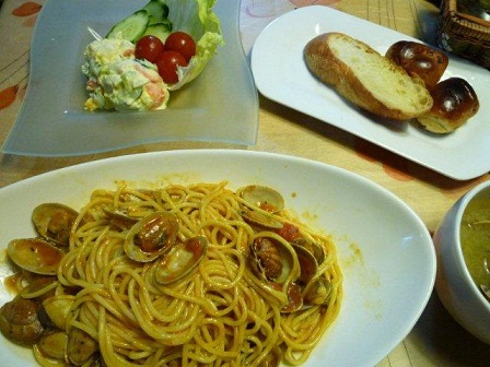 たっぷりのあさりで、ボンゴレとお味噌汁??_b0175688_21572079.jpg