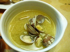 たっぷりのあさりで、ボンゴレとお味噌汁??_b0175688_2157618.jpg