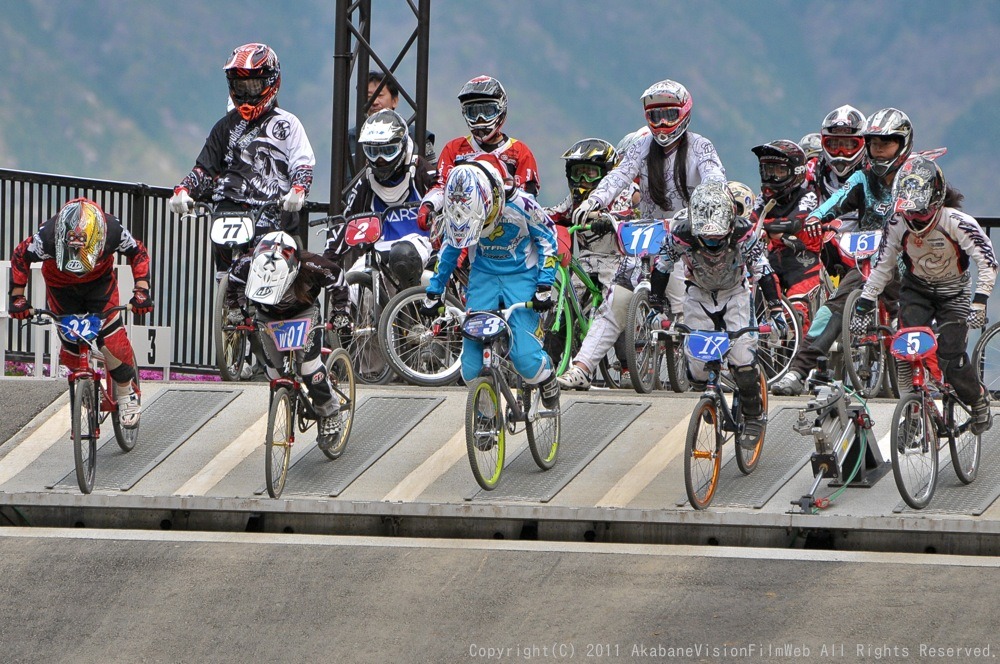 GW遠征  秩父遠征日記VOL５：JBMXF第3戦UCI BMX JAPAN SERIES ROUND3決勝の風景その１_b0065730_15401783.jpg