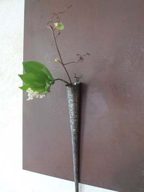 杉島大樹さんの花入れに花を生ける_e0187897_11323533.jpg