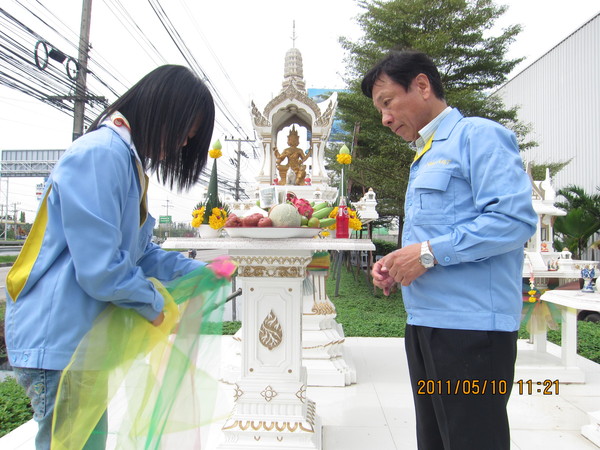 タイ工場へお坊さまに来ていただきました_b0100062_1581588.jpg