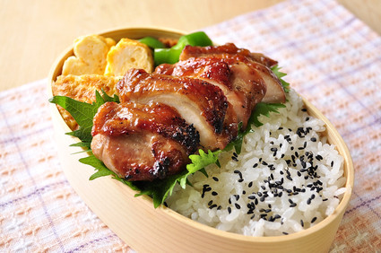 照り醤油 鶏弁当~_b0171098_6563487.jpg