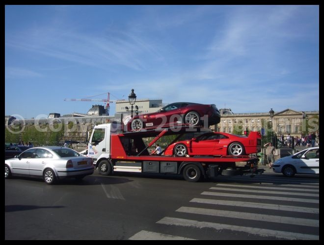 【赤い車】街角の赤い車(PARIS)_a0008105_21243984.jpg