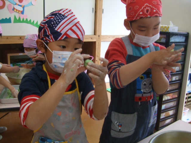 よもぎ団子屋さん成功!_d0166047_13351367.jpg