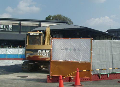 ●嵐山駅前の変化、その93(売店、脇道から広場)_d0053294_0271244.jpg