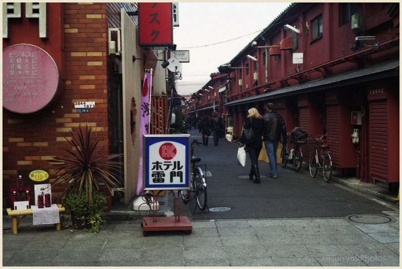 浅草寺界隈(1月) OLYMPUS 35SP 再び_e0063851_18345137.jpg