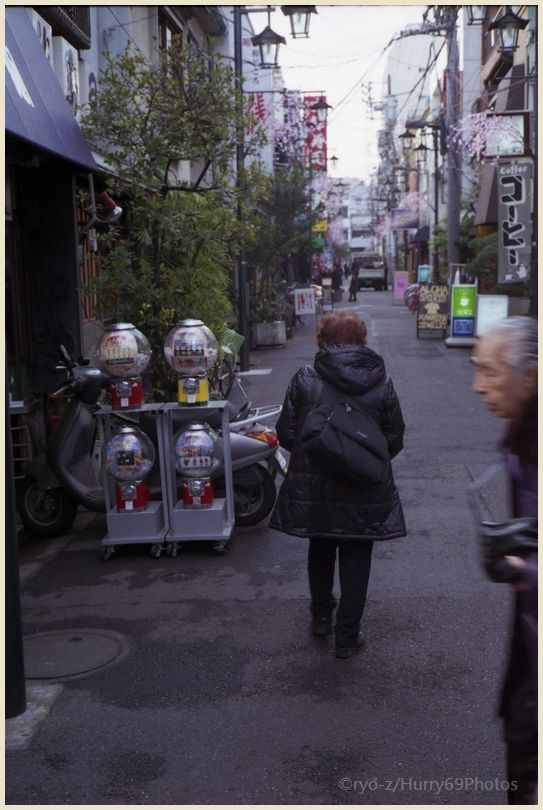 浅草寺界隈(1月) OLYMPUS 35SP 再び_e0063851_18351322.jpg