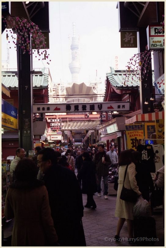浅草寺界隈(1月) OLYMPUS 35SP 再び_e0063851_1835275.jpg