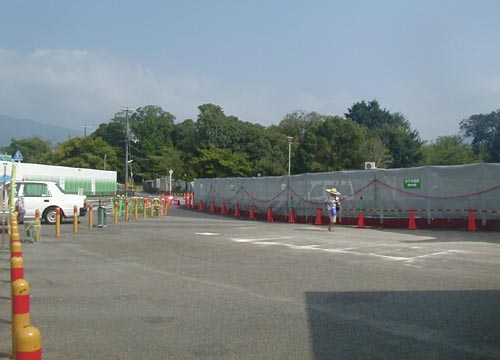 ●嵐山駅前の変化、その96(売店、円形階段、脇道から広場)_d0053294_13422582.jpg
