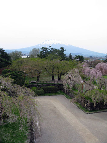 惜春・東北の旅　　Ⅲ　弘前城編_f0129726_22514194.jpg