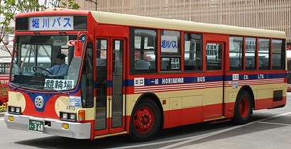 堀川バスのキュービックバス　2題_e0030537_230535.jpg