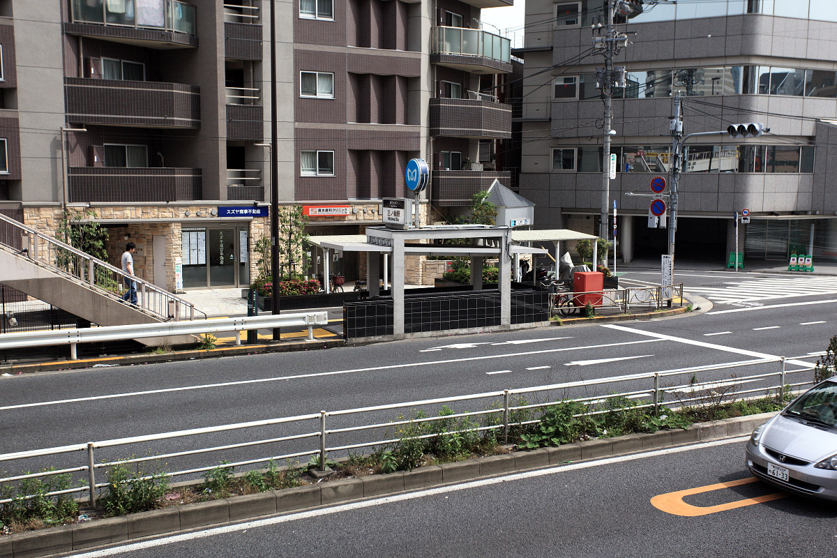 東京メトロ日比谷線 三ノ輪駅出口 写真 まるいけスタッフブログ