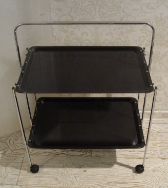 折りたためるキャスターワゴン・便利な台・入荷!!_a0096367_21252128.jpg