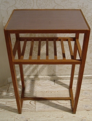 折りたためるキャスターワゴン・便利な台・入荷!!_a0096367_21261867.jpg