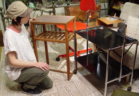 折りたためるキャスターワゴン・便利な台・入荷!!_a0096367_21365816.jpg