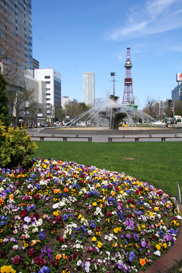 久しぶりの青空、久しぶりの大通公園_d0117900_2257064.jpg