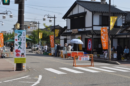 今日（５/１５）、つくりもん朝市が開催されました。（高岡市福岡町）_a0022350_1302993.jpg