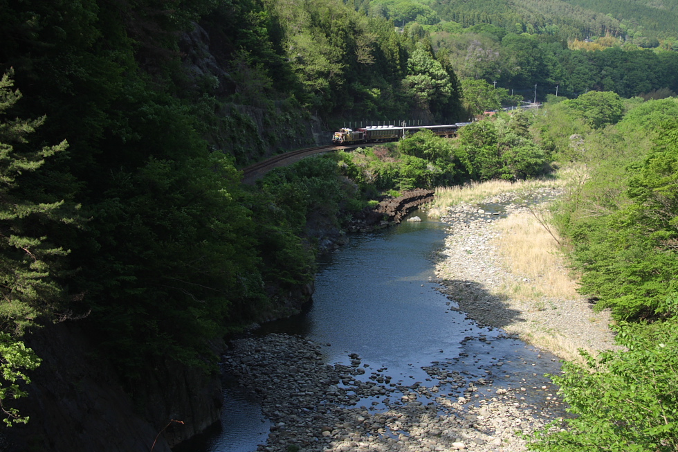 迫る山影 - 2011年・わたらせ -_b0190710_21244142.jpg