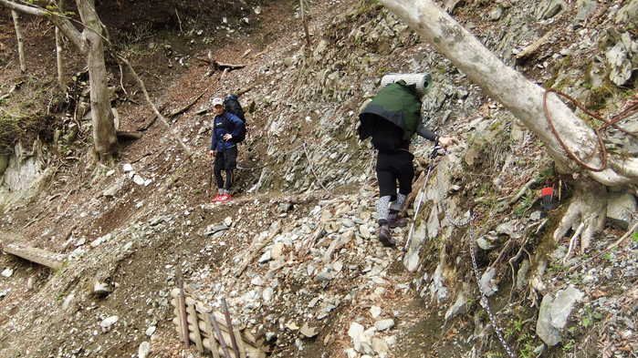 GW（雨山峠〜ユーシン渓谷〜鍋割峠〜鍋割山）_e0190319_0364820.jpg