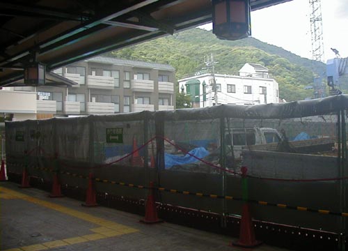 ●嵐山駅前の変化、その98(駅舎から広場、脇道)_d0053294_20344147.jpg
