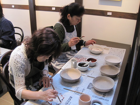 第8回 一日陶芸教室「掛け時計作りに挑戦しましょう!」_f0233340_2362986.jpg