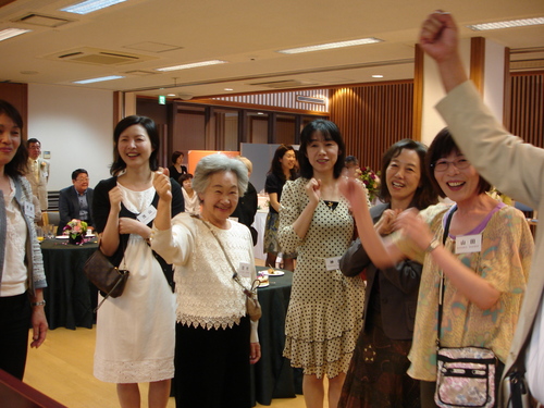 駒場バラ会発足5周年・記念パーティの様子_a0094959_20311255.jpg