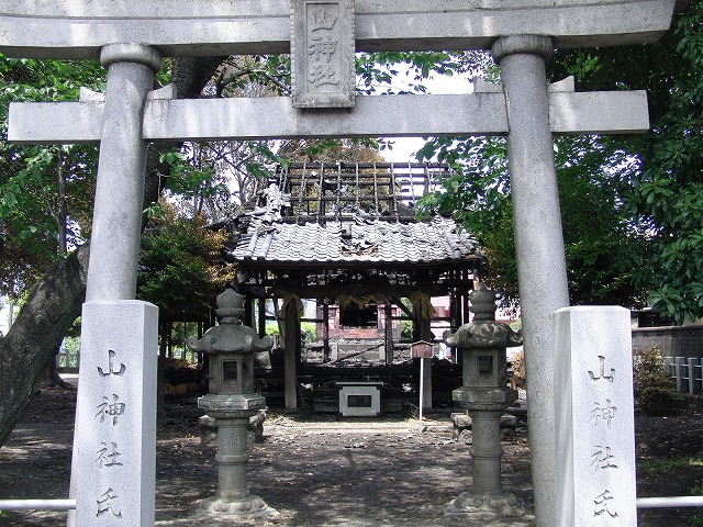 荒田島(吉原)山神社が全焼_f0141310_7282482.jpg