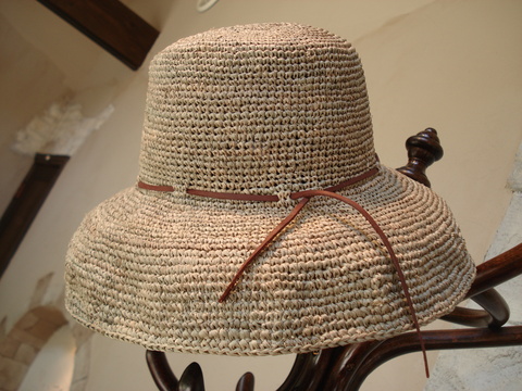 ラフィア椰子で編んだ帽子とバッグ。_d0153941_14261676.jpg
