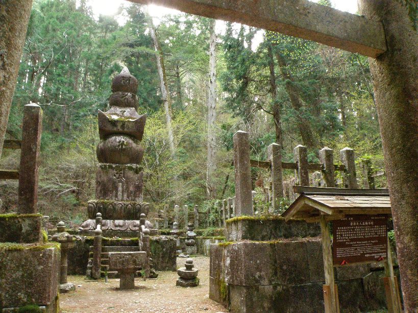 世界遺産はやっぱり凄い＠桜満開の高野山　2011/05/04-05　晴一時曇　家族旅行_c0134193_22131722.jpg