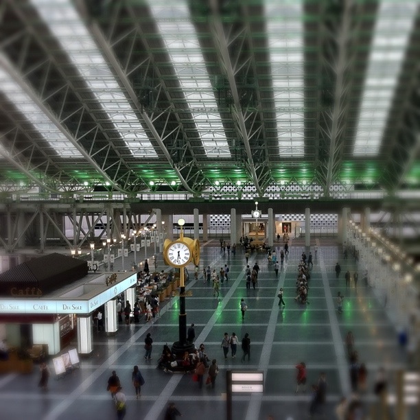 大阪駅_a0154198_2234657.jpg