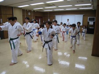 手稲教室 幼年部~壮年部まで楽しく稽古!番外編あり_c0118332_2294742.jpg