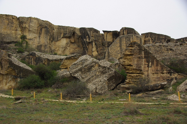 アゼルバイジャン（11）　世界遺産・ゴブスタンの遺跡_c0011649_033272.jpg