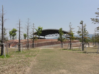 八色の森公園の屋外ステージ_a0084753_13262638.jpg