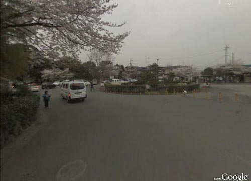 ●嵐山駅前の変化、その101(グーグル:広場)_d0053294_15542175.jpg