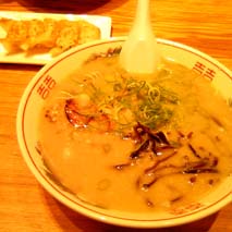 博多だるまのラーメン_a0166313_16435794.jpg
