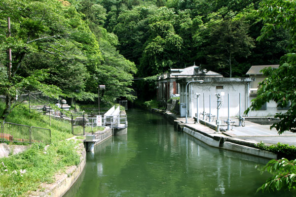 蹴上発電所と疏水_e0048413_20124510.jpg