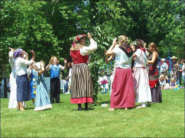 スウェーデンの夏至祭 Midsommar Midsummer Valkommen ヴェルコーメン 北欧 インテリア ライフスタイル Jobs ヨブス 手染めテキスタイル スウェーデンの夏至祭 Midsommar Midsummer Valkommen ヴェルコーメン 北欧 インテリア ライフスタイル Jobs ヨブス 手染めテキスタイル