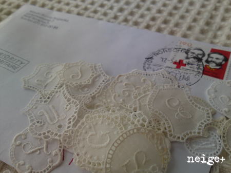 スイスから届いたアンティークイニシャルモチーフ_f0023333_1737493.jpg
