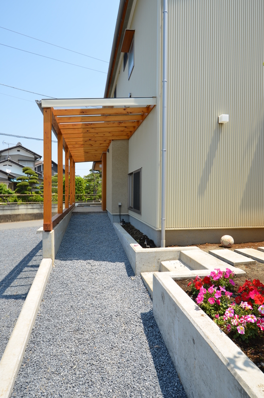 i さんの家 とりあえず 完成 2 外観 玄関アプローチ廻り 新建工舎設計の家づくり i さんの家 とりあえず 完成 2 外観 玄関アプローチ廻り 新建工舎設計の家づくり
