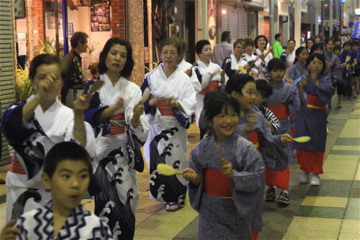 栄町界隈の「門司みなと祭」_e0014058_22563219.jpg