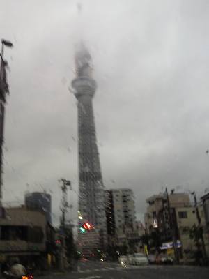 スカイツリー in 雨雲_e0105782_22214965.jpg