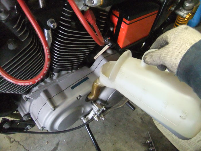 澄川の御曹司の1200S オイル交換!!_c0226202_2242822.jpg