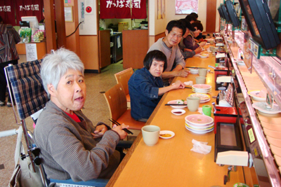 松阪市のアピタとかっぱ寿司へ外出☆_a0154110_15371379.jpg