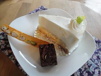 初挑戦と明日のケーキ♪_e0170128_14503075.jpg