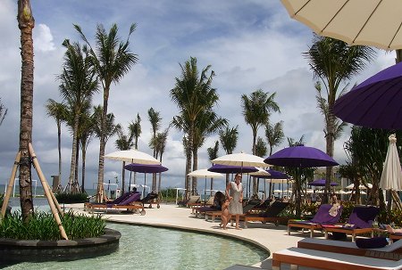 W Retreat & Spa Bali ～ WET® (プール)と W Beach のえとせとら ～ (\'11年3月)_a0074049_1854152.jpg